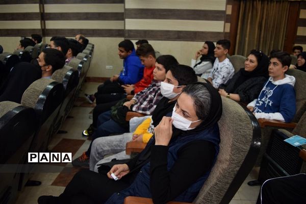 مراسم تقدیر از دانش‌آموزان برتر درسی و اخلاقی دبیرستان هیات امنایی شهید عاشوری منطقه ۱۴