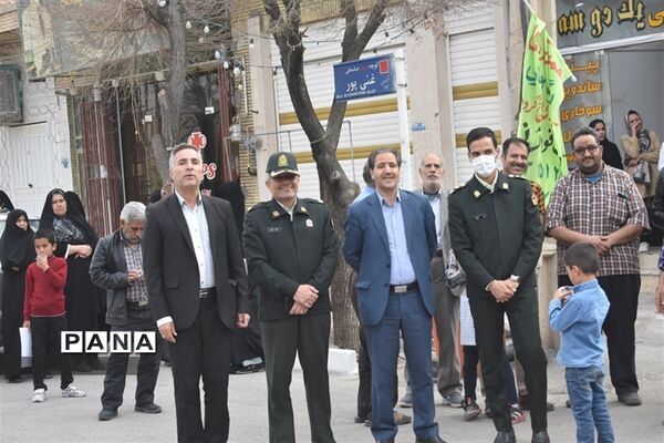اجرای  سرود «سربازان فرمانده» توسط دانش‌آموزان دهه نودی‌ بهابادی