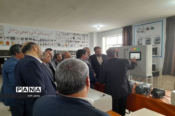 بازدید وزیر آموزش‌ و پرورش از هنرستان کار و دانش شهرستان تفت