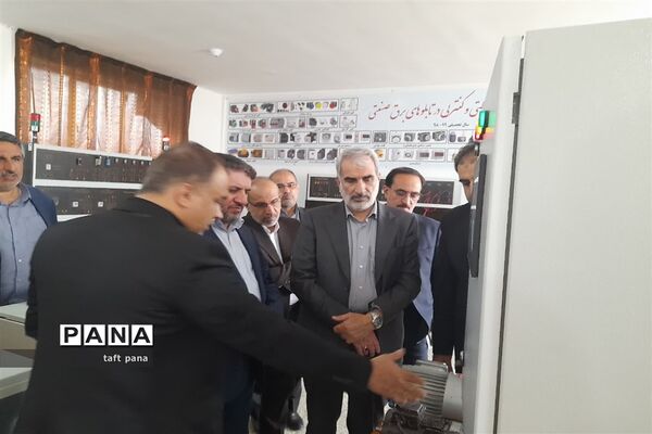 بازدید وزیر آموزش‌ و پرورش از هنرستان کار و دانش شهرستان تفت