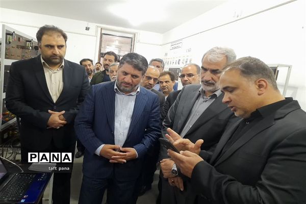 بازدید وزیر آموزش‌ و پرورش از هنرستان کار و دانش شهرستان تفت