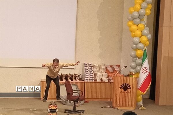 هفتمین همایش بزرگ ستارگان، ویژه دانش‌‍آموزان برتر دبیرستان شهیدمعمارزاده ناحیه 2 کرج