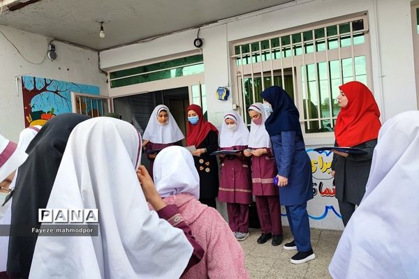 تقدیر از فعالان نماز در دبستان حضرت زهرا(س) یک رودهن