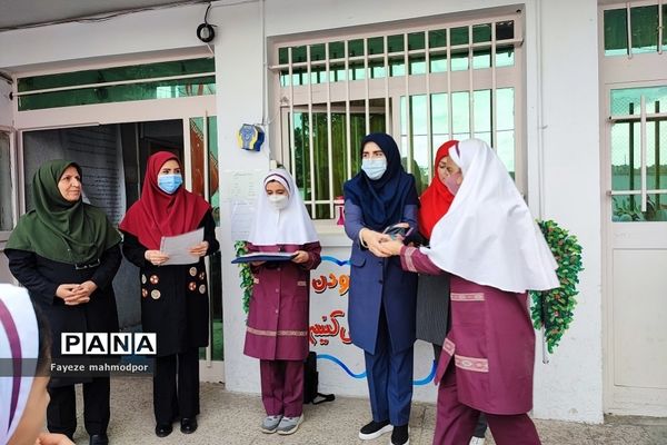 تقدیر از فعالان نماز در دبستان حضرت زهرا(س) یک رودهن