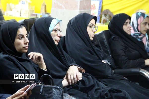 تقدیر از رابطان پژوهشسرای دخترانه رازی ناحیه یک شهرری