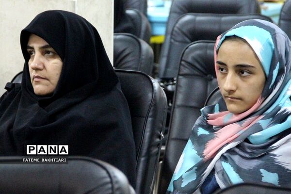 تقدیر از رابطان پژوهشسرای دخترانه رازی ناحیه یک شهرری