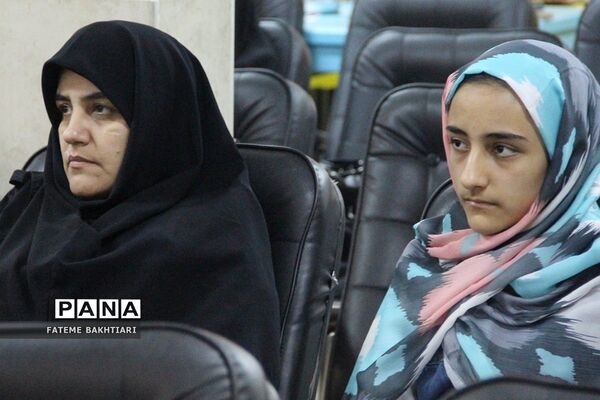 تقدیر از رابطان پژوهشسرای دخترانه رازی ناحیه یک شهرری