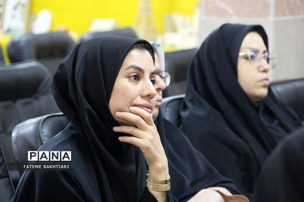 تقدیر از رابطان پژوهشسرای دخترانه رازی ناحیه یک شهرری