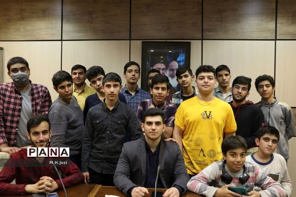 فعالیت کمیته دانش‌آموزی ستاد مردمی تکریم زائران امام عصر(عج)