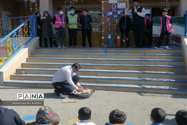 حضور آتش‌نشانان پاکدشتی در آستانه چهارشنبه سوری در مدارس