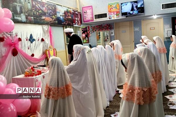 جشن تکلیف در دبستان حضرت زهرا(س) یک رودهن