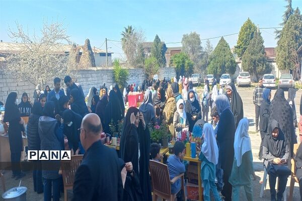 بازارچه دانش‌آموزی در میاندورود