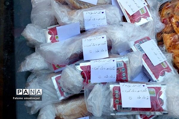 برپایی بازاچه جشنواره خوارزمی در دبیرستان آزاده رودهن