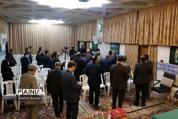 غبارروبی حرم حضرت معصومه(س) با حضور اعضای ستاد اسکان نوروزی فرهنگیان