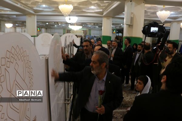 غبارروبی حرم حضرت معصومه(س) با حضور اعضای ستاد اسکان نوروزی فرهنگیان