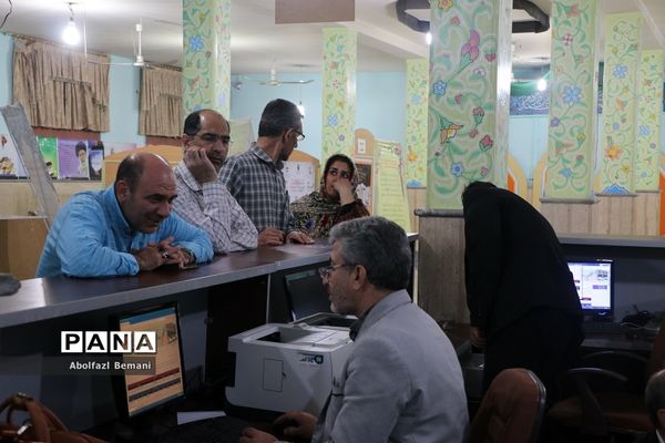 غبارروبی حرم حضرت معصومه(س) با حضور اعضای ستاد اسکان نوروزی فرهنگیان