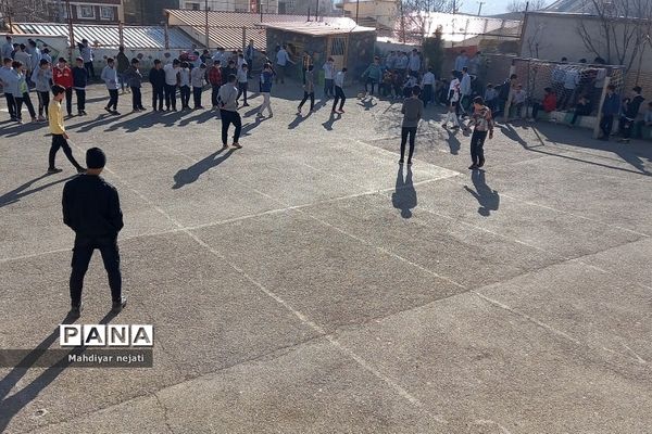 شور و نشاط ورزشی روزهای آخرسال ۱۴۰۱ در دبیرستان‌امام علی(ع)‌۲ رودهن