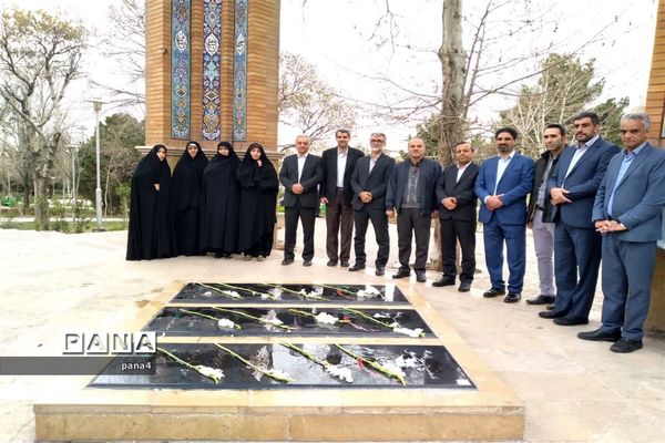 آیین غبار روبی  یادمان شهدای گمنام بوستان پلیس همزمان با گرامیداشت روز شهدا