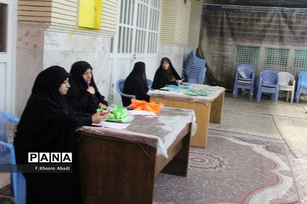 روایتگری راوی معلمان قم در گلزار شهدا