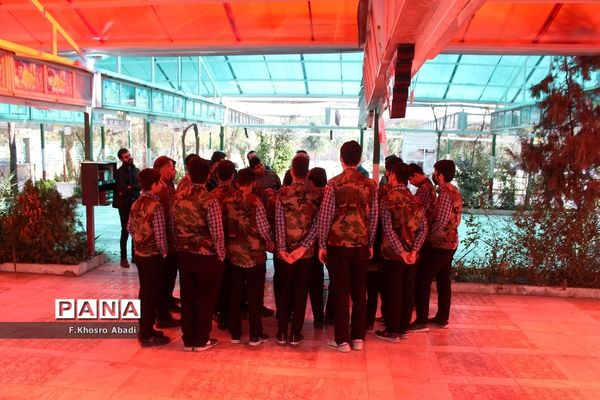 روایتگری راوی معلمان قم در گلزار شهدا