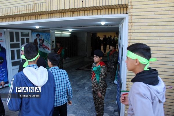 روایتگری راوی معلمان قم در گلزار شهدا