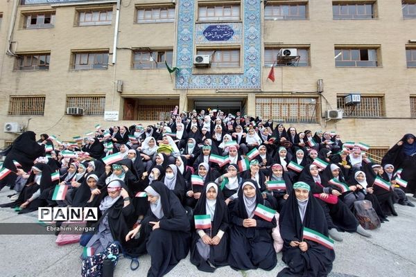 تجدید بیعت دانش آموزان منطقه ۵ با  شهید گمنام