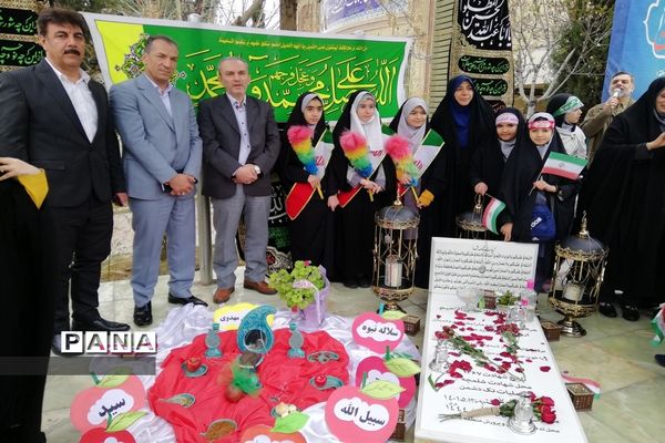 تجدید بیعت دانش آموزان منطقه ۵ با  شهید گمنام