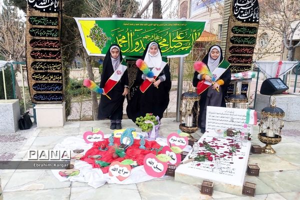 تجدید بیعت دانش آموزان منطقه ۵ با  شهید گمنام