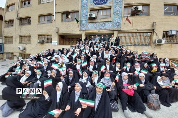 تجدید بیعت دانش آموزان منطقه ۵ با  شهید گمنام