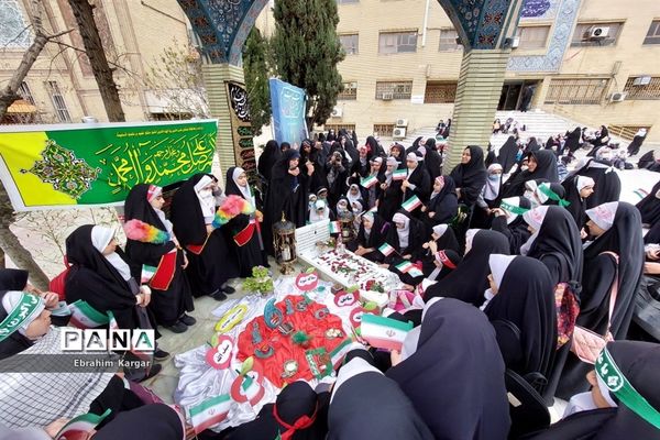 تجدید بیعت دانش آموزان منطقه ۵ با  شهید گمنام