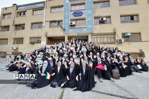 تجدید بیعت دانش آموزان منطقه ۵ با  شهید گمنام