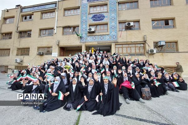 تجدید بیعت دانش آموزان منطقه ۵ با  شهید گمنام
