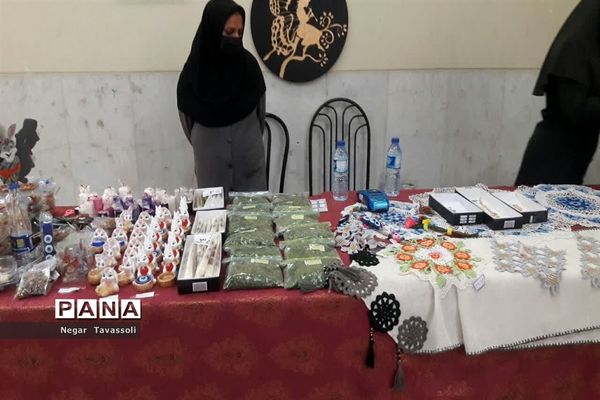 تقدیر و تجلیل از خانواده‌های شهدای دانش‌آموز با حضور معاون وزیر در شیراز