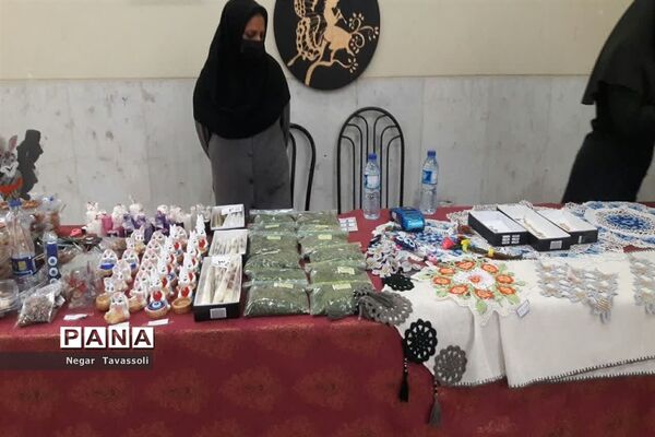 تقدیر و تجلیل از خانواده‌های شهدای دانش‌آموز با حضور معاون وزیر در شیراز