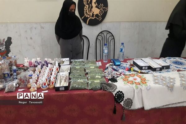 تقدیر و تجلیل از خانواده‌های شهدای دانش‌آموز با حضور معاون وزیر در شیراز