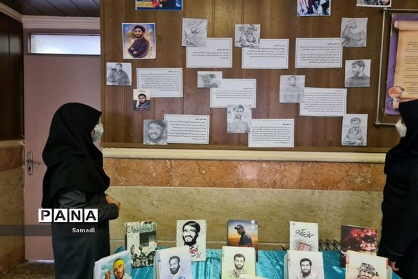 غبارروبی و عطر افشانی گلزار شهدای گمنام توسط دانش‌آموزان