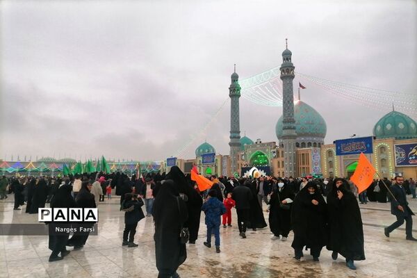 اجرای بارانی سرود سلام فرمانده