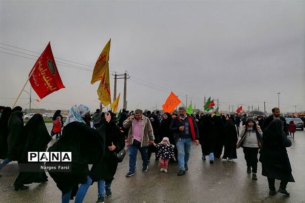 اجرای بارانی سرود سلام فرمانده