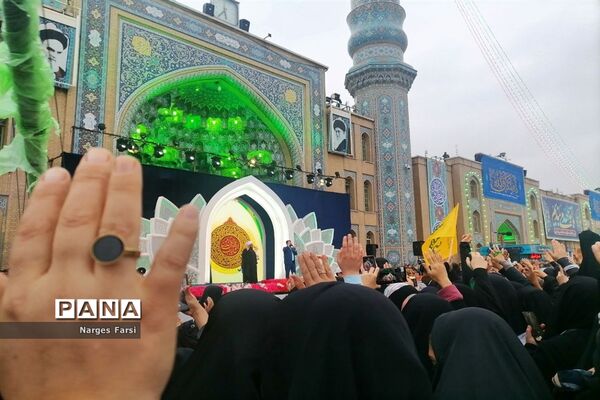 اجرای بارانی سرود سلام فرمانده