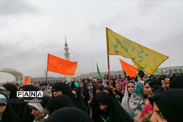 اجرای بارانی سرود سلام فرمانده