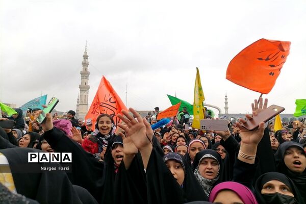 اجرای بارانی سرود سلام فرمانده