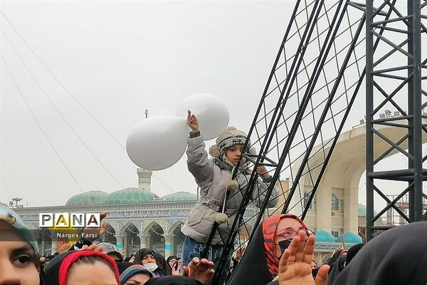 اجرای بارانی سرود سلام فرمانده