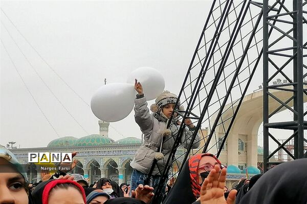 اجرای بارانی سرود سلام فرمانده