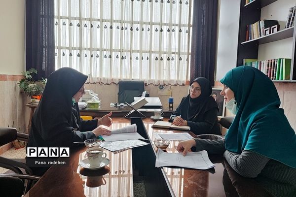 برگزاری کارگاه آموزشی اصول تدوین و مستند‌سازی تجارب برتر و داوری مستندات در هنرستان مبتکران رودهن