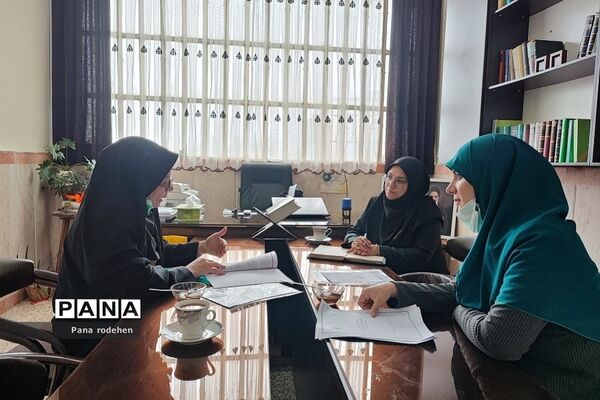 برگزاری کارگاه آموزشی اصول تدوین و مستند‌سازی تجارب برتر و داوری مستندات در هنرستان مبتکران رودهن