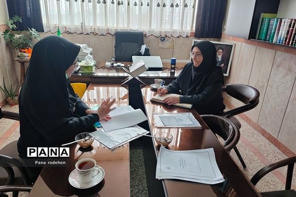 برگزاری کارگاه آموزشی اصول تدوین و مستند‌سازی تجارب برتر و داوری مستندات در هنرستان مبتکران رودهن