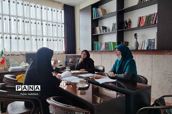 برگزاری کارگاه آموزشی اصول تدوین و مستند‌سازی تجارب برتر و داوری مستندات در هنرستان مبتکران رودهن