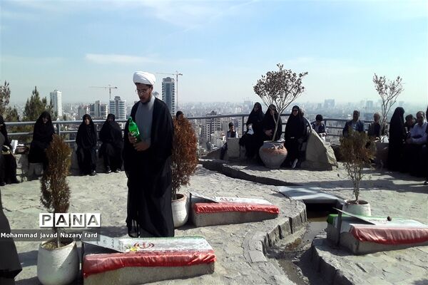 غبارروبی مزار شهدای گمنام در مشهد