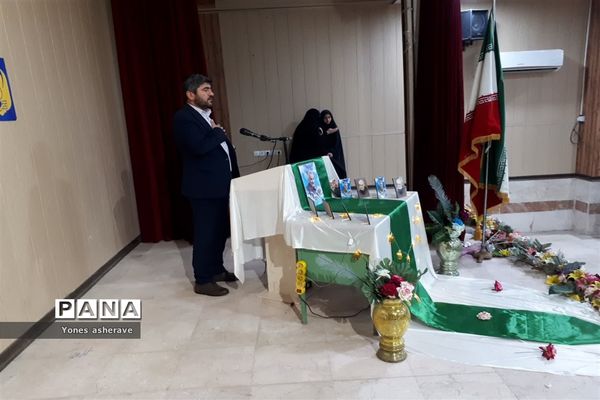 تجلیل از عوامل اجرایی مدرسه انقلاب در شادگان