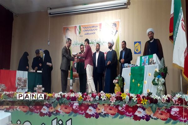 تجلیل از عوامل اجرایی مدرسه انقلاب در شادگان